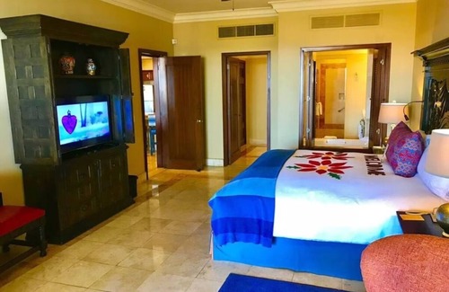 Pedregal Hotel | Pueblo Bonito Sunset Beach 1 BEDROOM, 2 BATH EXECUTIVE SUITE WITH OCEAN VIEW!