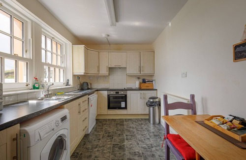 Drummore House | Puffin House - Three Bedroom House, Sleeps 6
