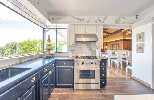 Des Moines House | Puget Sound View Stunner in Marina Beach Town