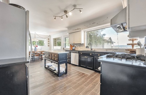 Des Moines House | Puget Sound View Stunner in Marina Beach Town