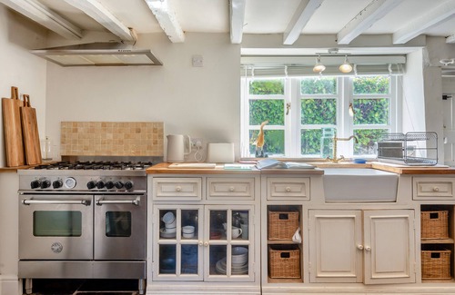 Leicester House | Pump Cottage - Two Bedroom House, Sleeps 4
