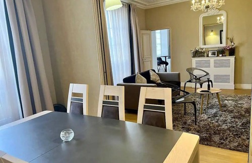 Latin Apartment | Pura Vida Panthéon