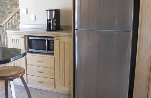 Central Lake House | Pure Michigan Awaits! 10 minutes to Lake Michigan, 2 min. to Intermediate Lake