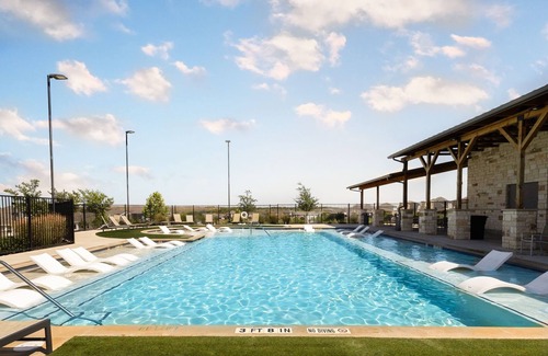 Buda House | Purple Prairie Retreat Pool, Patio, & BBQ 20 min to ACL