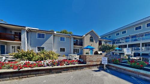 Put-in-Bay House | Put-in-Bay Poolview Condo #7