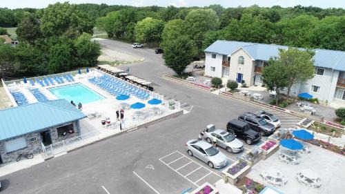 Put-in-Bay House | Put-in-Bay Poolview Condo #7