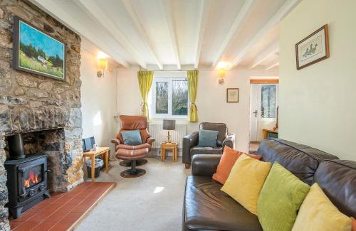 Llanybri House | Pwll Cottage