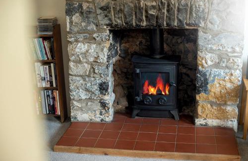 Llanybri House | Pwll Cottage