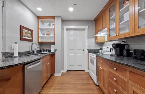 Baker City Apartment | Pythian Castle Hideaway - New! Gorgeous Downtown Space, 1 Bdrm, Local Golfing 50% Off!