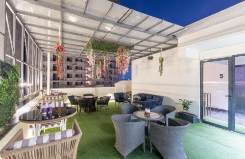 DLF Phase 5 Hotel | Qotel Signature - Golf Course Road & Sector 53