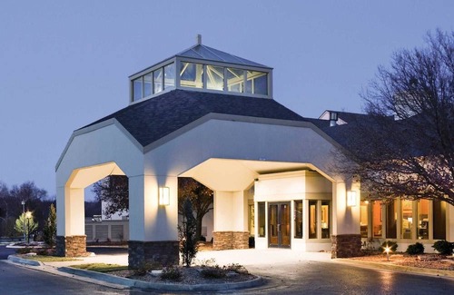 Broadbent Business Park Hotel | Quality Inn & Suites Albuquerque Downtown - University