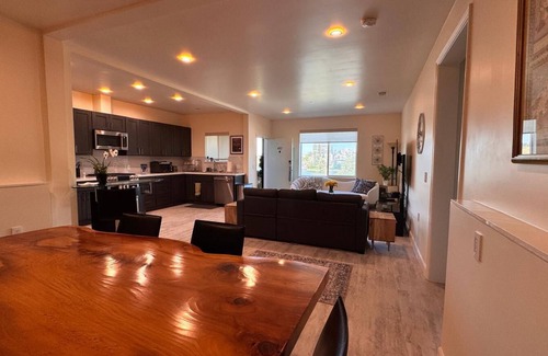 Cleveland Heights Condo | Quaint 1-bedroom condo on the lake in Oakland Lake Merritt area