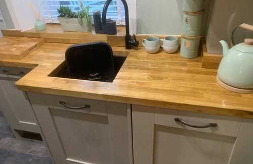 Pudsey Cottage | Quaint 1 Bedroom cottage in Pudsey, Leeds