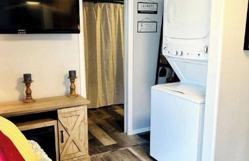 Montrose House | Quaint 1-bedroom home in downtown Montrose 016292