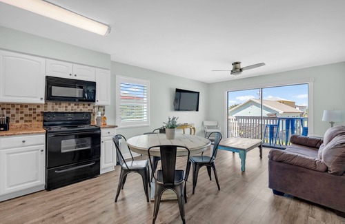 Gulf Shores Condo | Quaint 2-bedroom condo in Gulf Shores Close to Hangout Sleeps 6