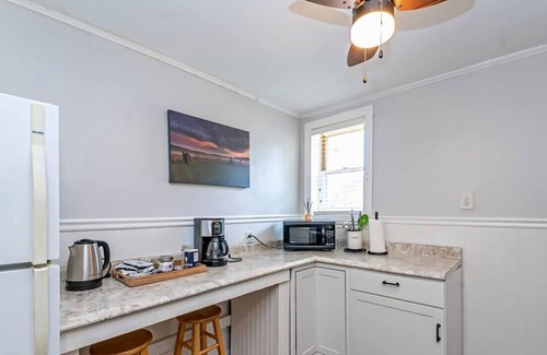 Lake Michigan Beach House | Quaint 2 BR Cottage w Fast WiFi Close to Beaches