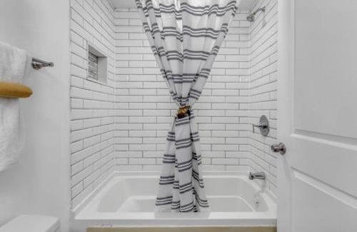 Southeast Apartment | Quaint 3/2.5 home in Fort Dupont