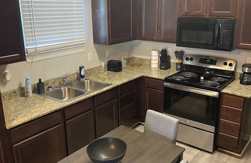 Howell House | Quaint 3-bedroom house with AC in charming Baton Rouge