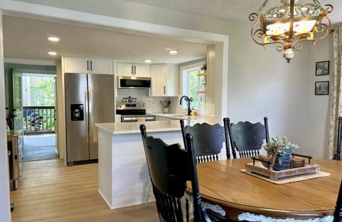 Madison Heights House | *Quaint 3BD Home 2 King Beds 3TVs Free Wifi*