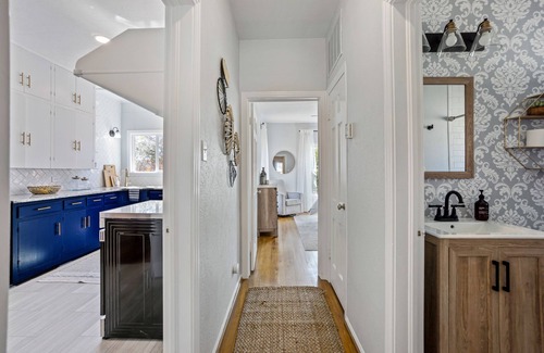 Weatherford House | Quaint and Cozy Historic Home in Downtown Weatherford