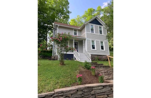 Delhi House | Quaint and cozy village property