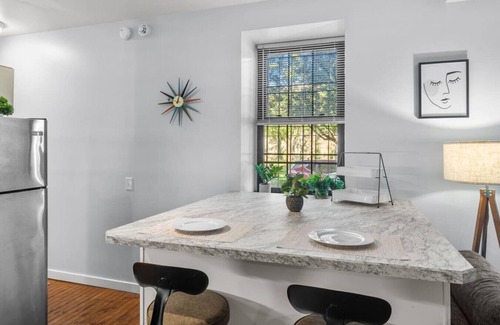 Old City Apartment | Quaint and Stylish APT with King Bed for Long Term Stay