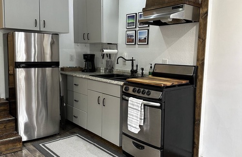Taku - Campbell House | Quaint apartment steps from Campbell Creek Trail