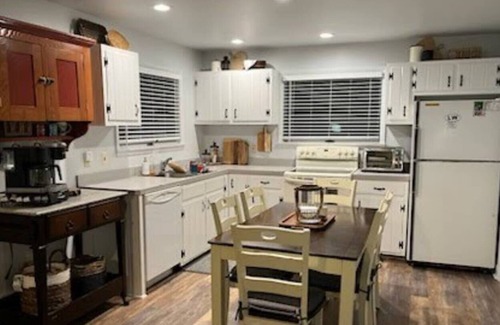 Wallenpaupauk Lake Estates Cottage | Quaint, calming cottage in WLE!