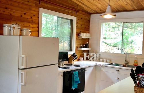 Port Franks Cottage | Quaint, Clean & Updated Cottage- Steps From The Beach.