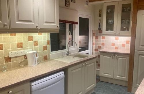 Pentrefelin House | Quaint Cottage main street Llandeilo