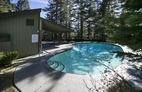 Mammoth Lakes Condo | Quaint Cottage Style 1 Bedroom 2 Bath by Village