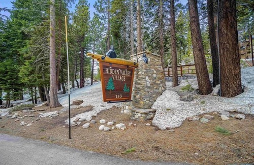 Mammoth Lakes Condo | Quaint Cottage Style 1 Bedroom 2 Bath by Village