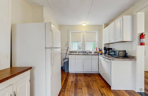 Bar Harbor Cottage | Quaint Family-Friendly Cottage Near Main Street w/Free WiFi and Partial A/C