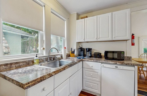 Bar Harbor Cottage | Quaint Family-Friendly Cottage Near Main Street w/Free WiFi and Partial A/C