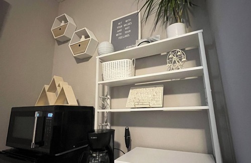 Haltom City Apartment | Quaint Guest Suite Pet-Friendly Central Location DFW Large Yard 2BR/1BA