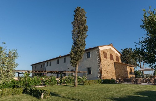 Vinci House | Quaint Holiday Home in Florence Tuscany with Swimming Pool
