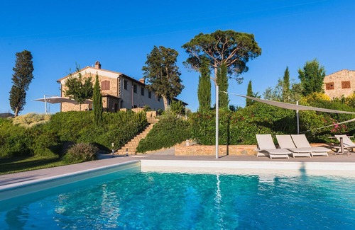 Vinci House | Quaint Holiday Home in Florence Tuscany with Swimming Pool