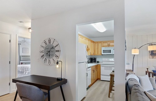 Lake Geneva Condo | Quaint Lake Geneva Condo | Fireplace | WiFi