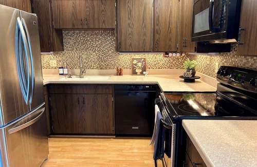 Bellingham House | Quaint Lakefront Cottage w/Hot tub In Bellingham