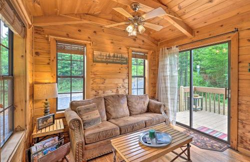 Warrensville House | Quaint Log Cabin with Views Near West Jefferson
