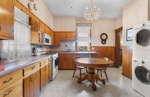 Danville Bed & Breakfast | Quaint Mansion - Downtown Danville Centrally locatedn