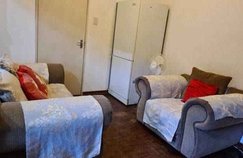 Greater Johannesburg Metropolitan Area Cottage | Quaint Quiet Cottage in Johannesburg