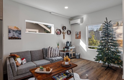 Licton Springs House | Quaint Seattle Charm: Close to Downtown