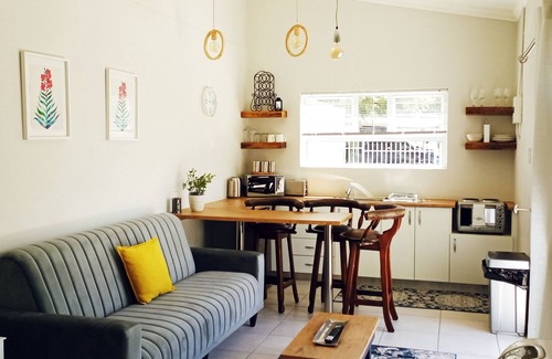 Paarl Apartment | Quaint self-catering unit, located in the heart of Paarl.