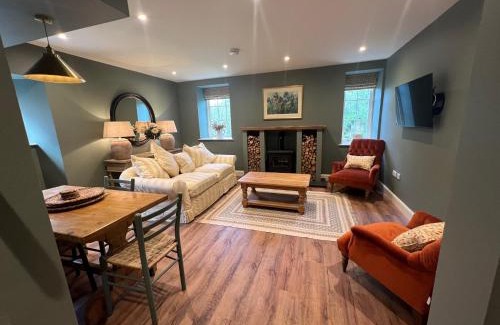 Loanhead House | Quaint self contained cottage near Edinburgh.