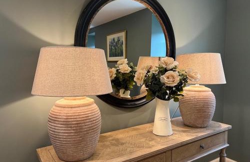 Loanhead House | Quaint self contained cottage near Edinburgh.