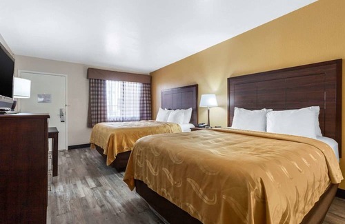 Mesa Hotel | Quality Inn & Suites near Downtown Mesa