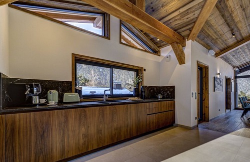 Le Lavancher Ski Chalet | Quality Chalet with pastries & housekeeping daily