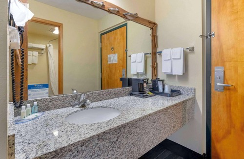 Ashland Hotel | Quality Inn Ashland - Lake Superior