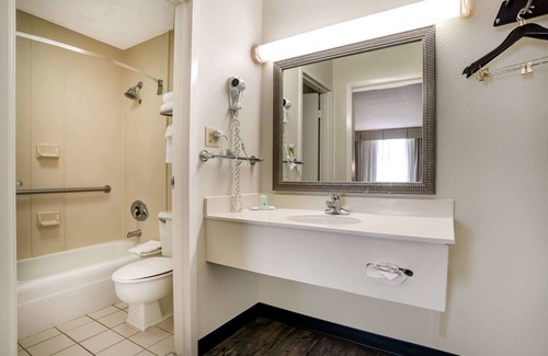 Broadmoor Hotel | Quality Inn Baton Rouge East I-12